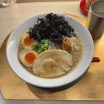 濃厚背脂煮干しラーメン