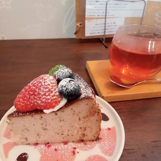 アールグレイとホワイトチョコのバスクチーズケーキ(cafe kielo(カフェ・キエロ))