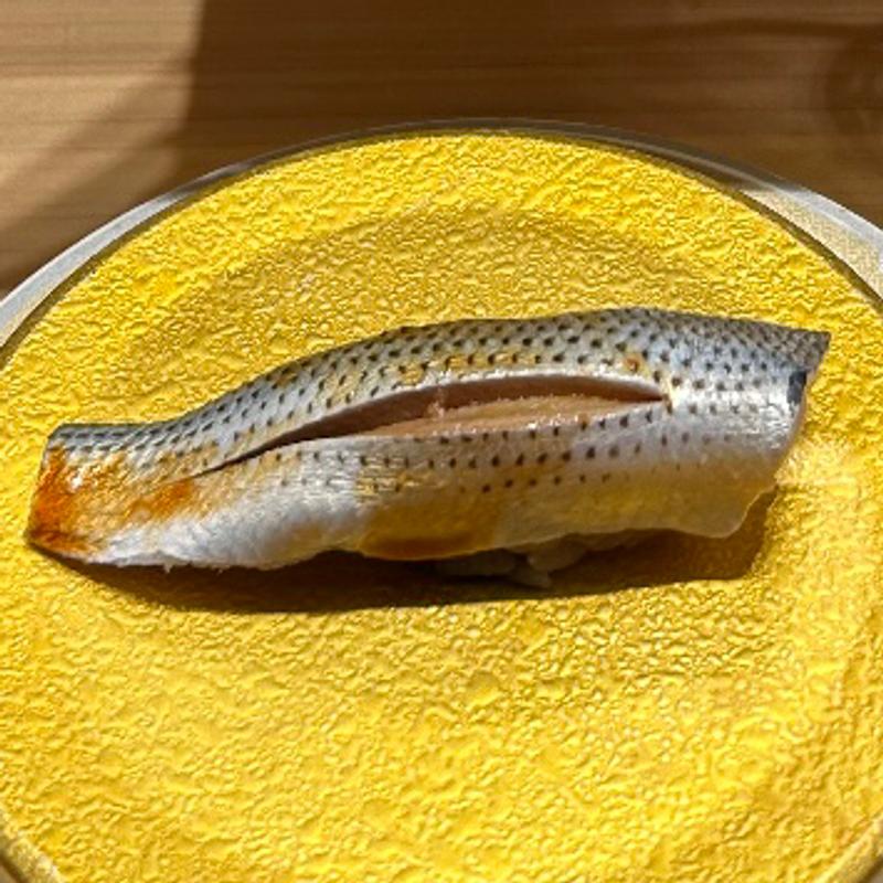 自家製小肌（一貫）(立喰鮨 銀座おのでら)
