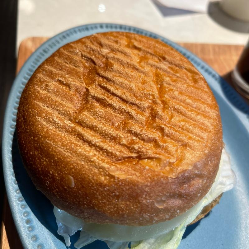 鶏胸肉とレタスとプロヴォローネ(PONTE NUOVO CAFE 東銀座店（ポンテヌオーヴォカフェ）)