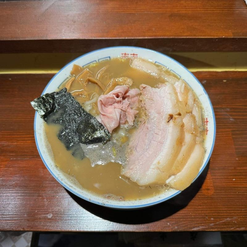 いりこ (濃口) ＋ 豚トッピング(大井町立食い中華蕎麦 いりこ屋)