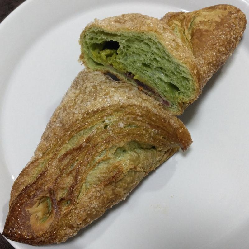 抹茶クリーム＆餡クロワッサン(土樋パン製作所 )