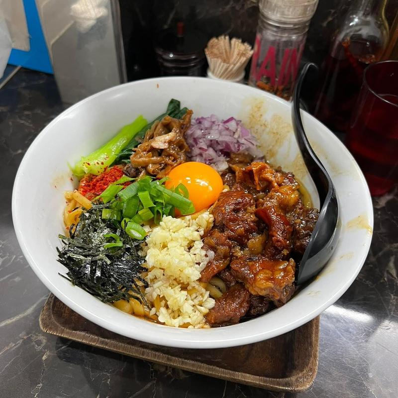 辛ニンニク牛すじまぜそば(群青 )