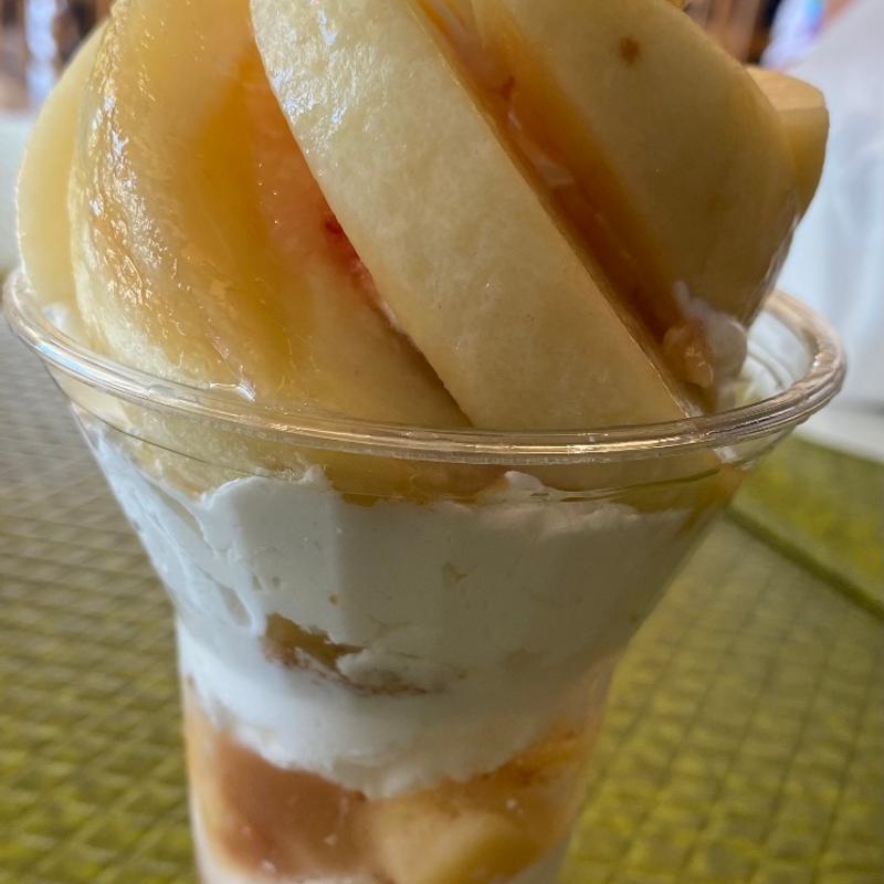 桃パフェ(道の駅 海南サクアス)