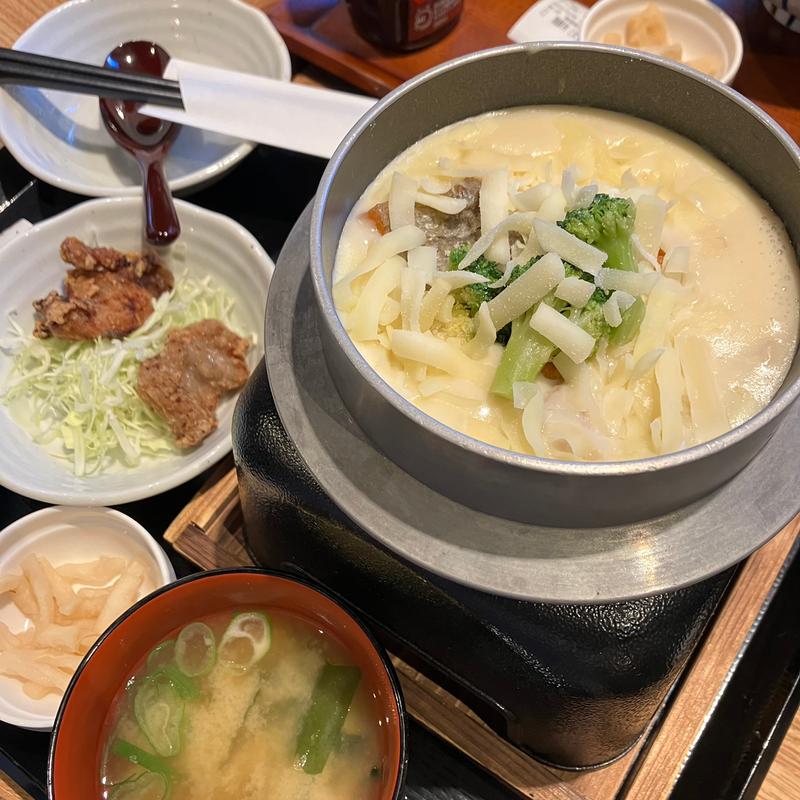 熱々！ゴロゴロ野菜と鮭のクリーム煮込み定食(都民酒場魚金 神保町店)
