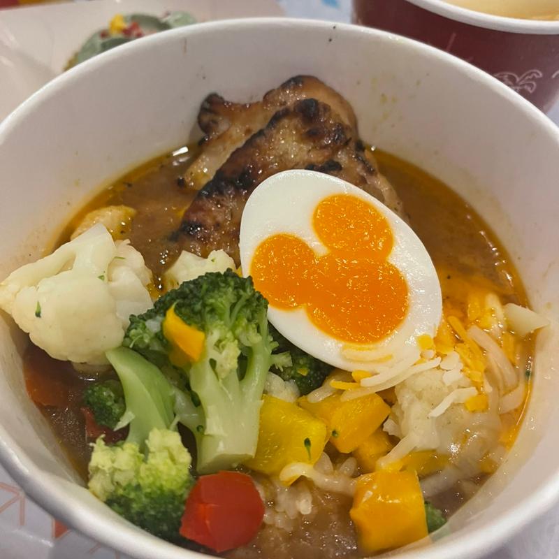 骨付きチキンとチーズのスープカリーライス(プラズマ・レイズ・ダイナー)