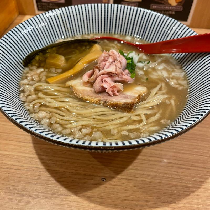 背脂醤油らー麺(焼きあご塩らー麺たかはし 大船店)