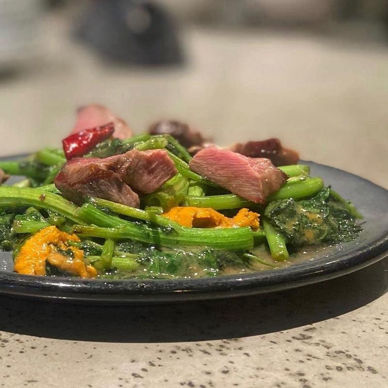 牛タンとウニクレソンのペペロン炒め(DRA セブン)