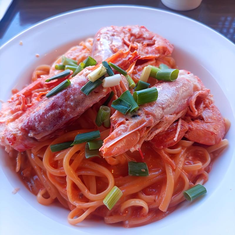 有頭海老のトマトクリームソース(生麺変更+大盛り)(チキンバル 伊太利亭)