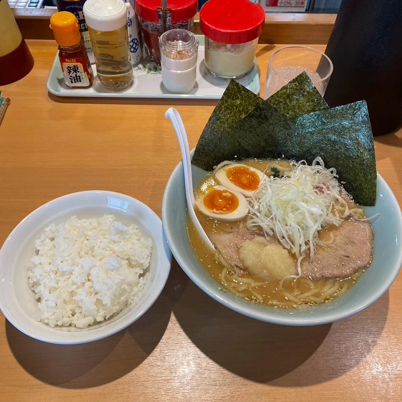 げんこつ味玉ラーメン　半ライス(めんや焔)