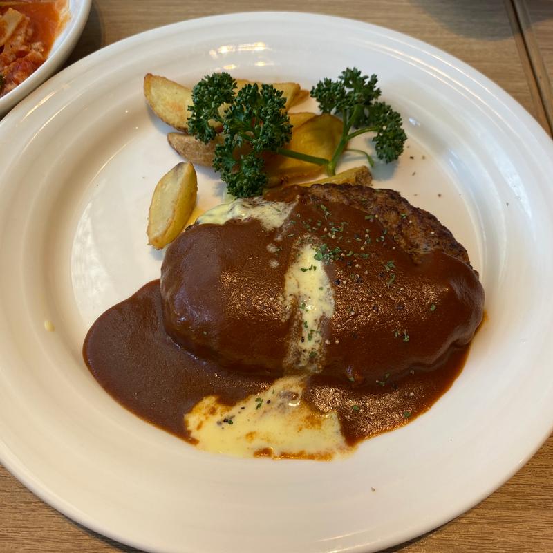 季節限定ランチのハンバーグ(世界のビール博物館　 大名古屋ビルヂング店 （セカイノビールハクブツカン）)