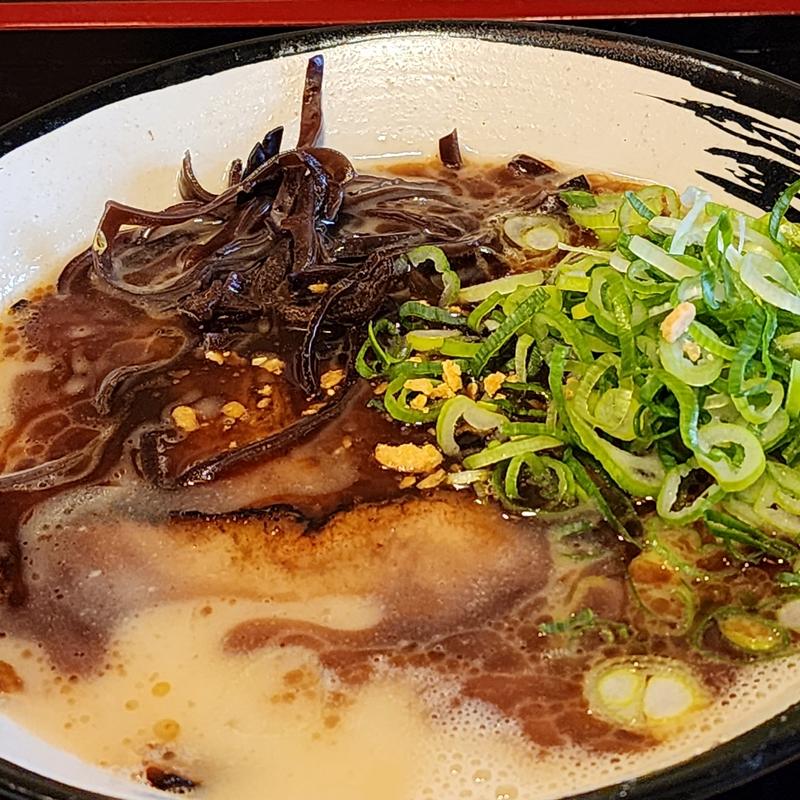 熊本風とんこつラーメン(とんこつラーメン 薫)