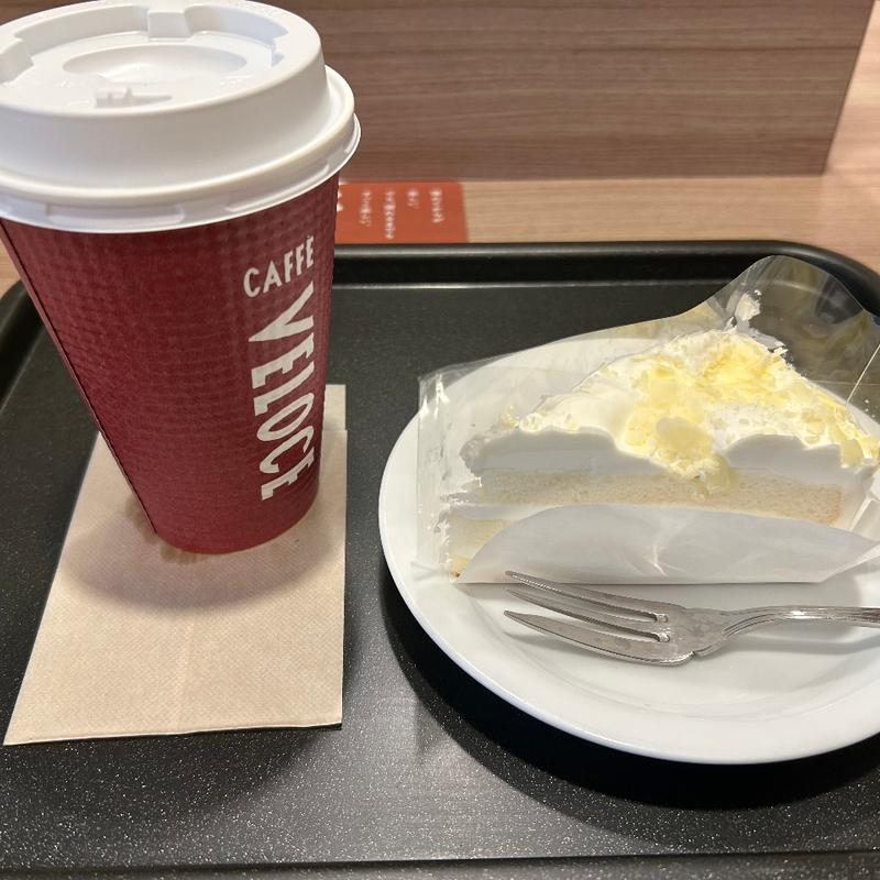 ホワイトチョコショートケーキ(カフェ・ベローチェ立川柴崎町二丁目店)