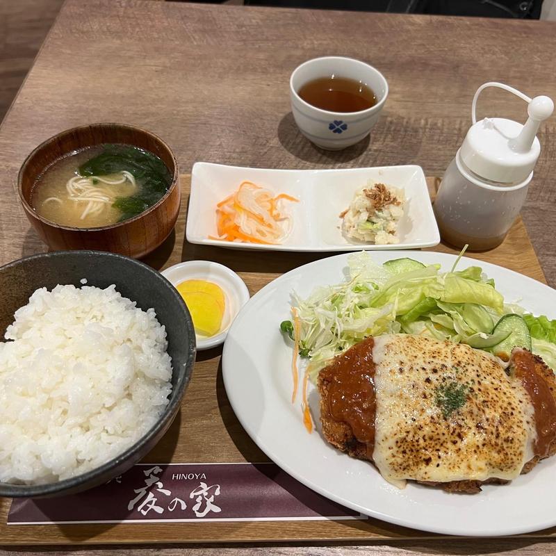 炙りチーズとトマトソースのカツ定食(かつのみせ　菱の家)