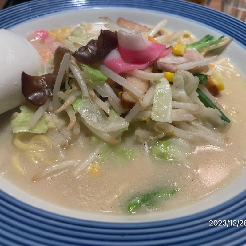 長崎ちゃんぽん+餃子(リンガーハット PREMIUM 羽田空港第1旅客ターミナルビル店)