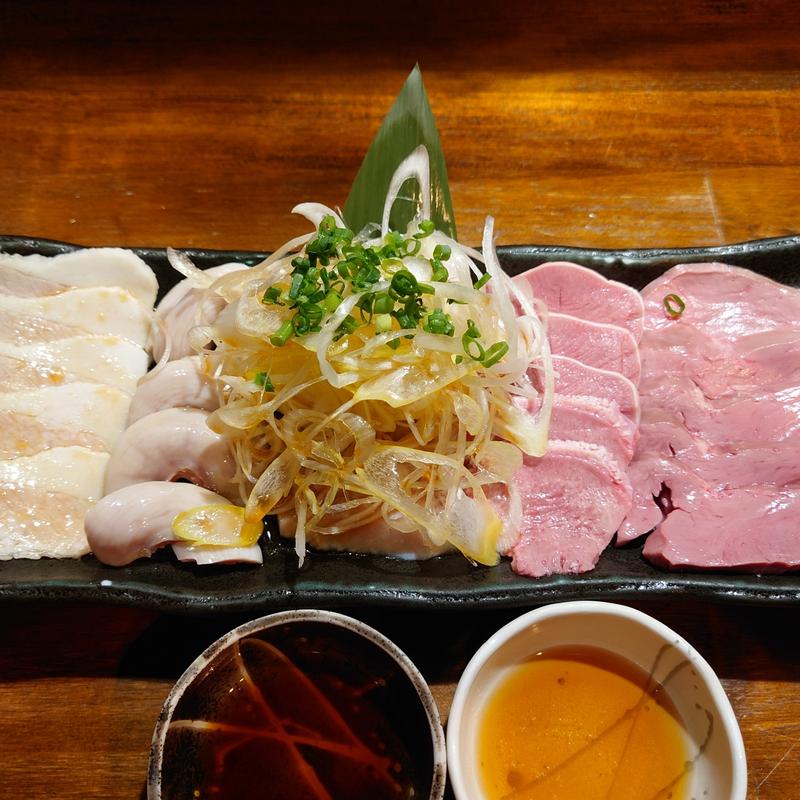 もつ刺し（5点盛り）(豚小屋)