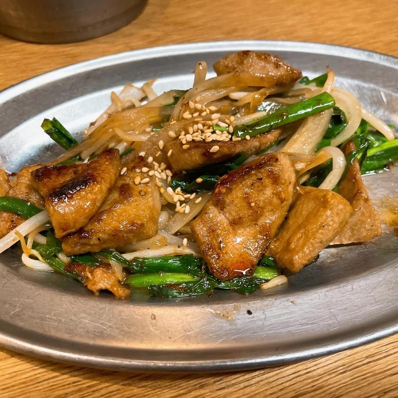 ニラレバ炒め(大衆酒場 天神大ホール)