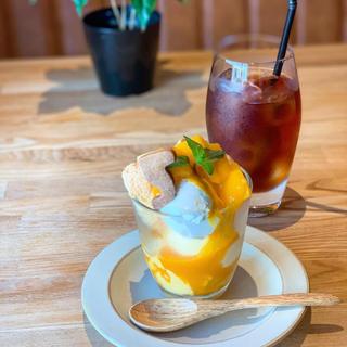 mangoぷりんのシフォンケーキパフェ(5 waters cafe)
