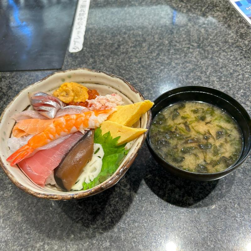 魚がし丼（お椀付）(魚がし鮨流れ鮨御殿場店)