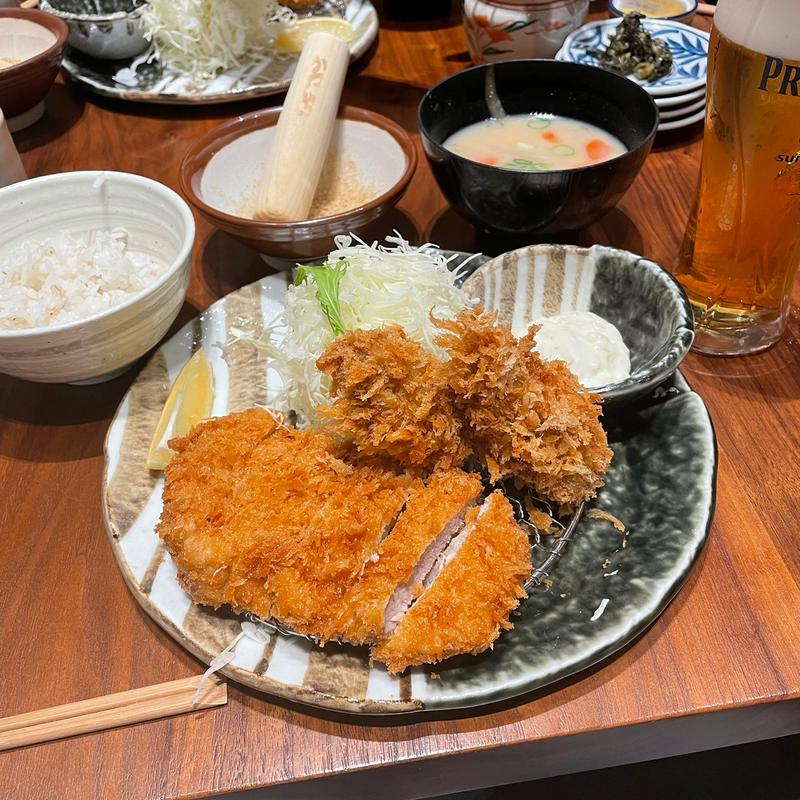 カキフライとヒレカツ定食(名代とんかつ かつくら くずはモール店)