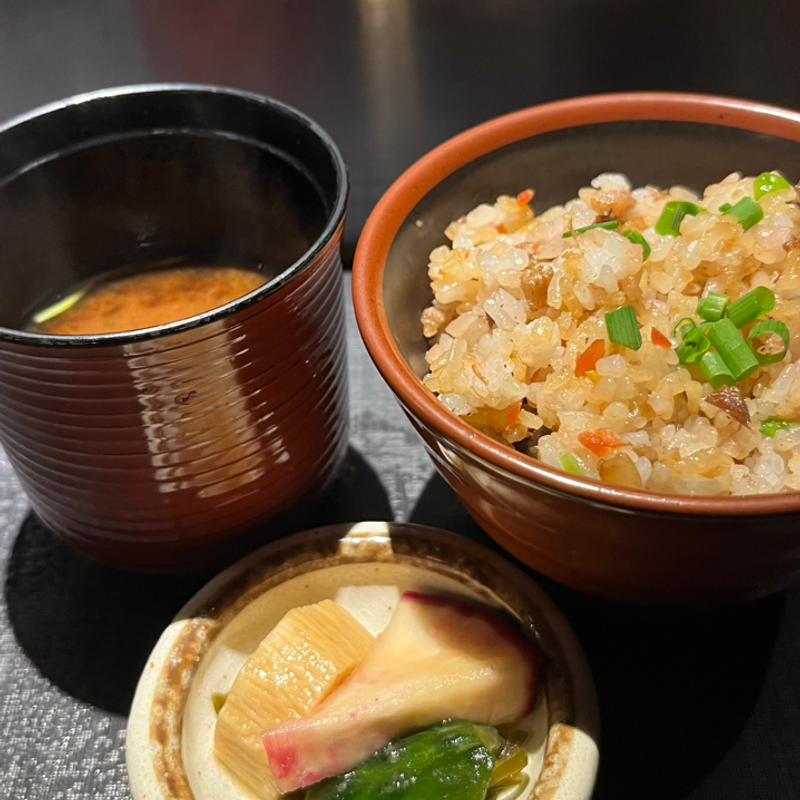 黒毛和牛の牛すじと梅肉の鉄板めし(鉄板焼 一如)