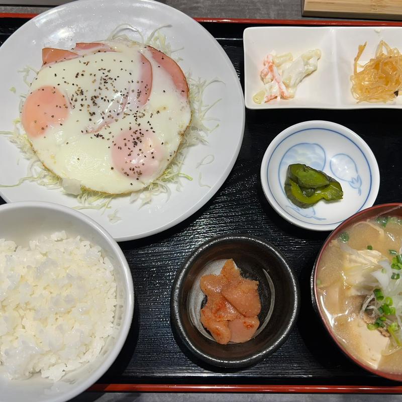 ハムエッグ定食：明太子＋豚汁(酒と飯　たまる食堂)