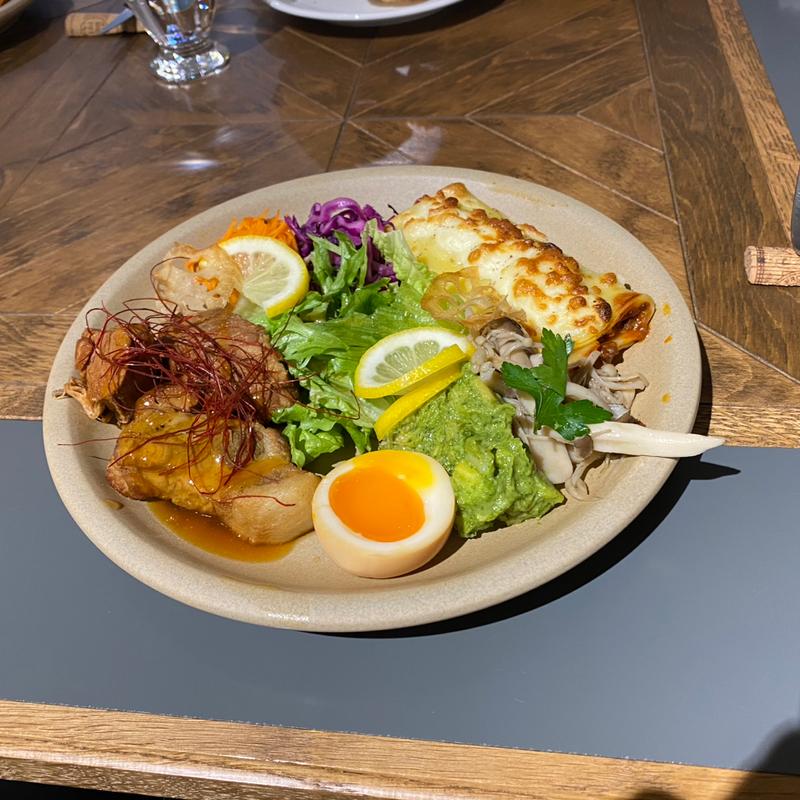 ランチプレート(スープ、パンビュッフェ、ドリンク付き)(pigment)