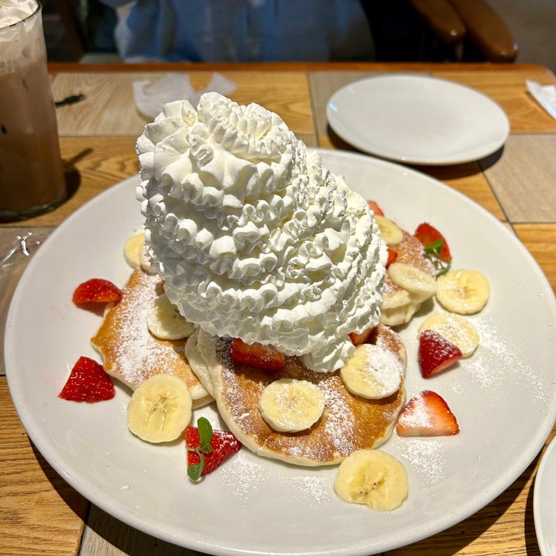 ストロベリー&バナナホイップパンケーキ(コナズ珈琲幕張)