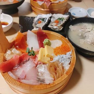 海鮮丼とアラ汁(海鮮すし 海花亭)
