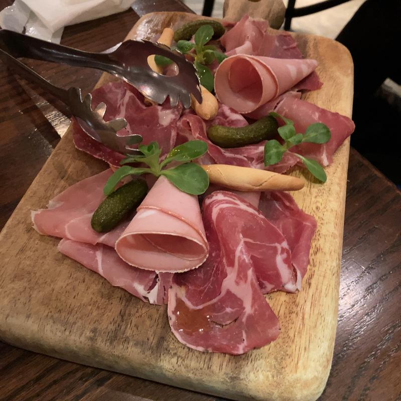 生ハムとサラミの盛り合わせ(ヴァンドーム （VINDOME）)