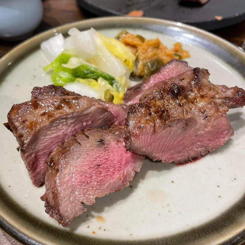 霜降り牛タン(牛タン いろ葉 新宿歌舞伎町レッドのれん街)