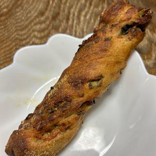 春菊とスモークチーズ(Boulangerie S.Igarashi)