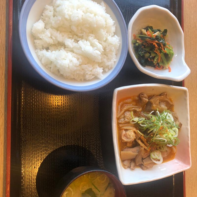 パンチ定食【もつ煮定食】(山田うどん食堂 太田50号バイパス店)