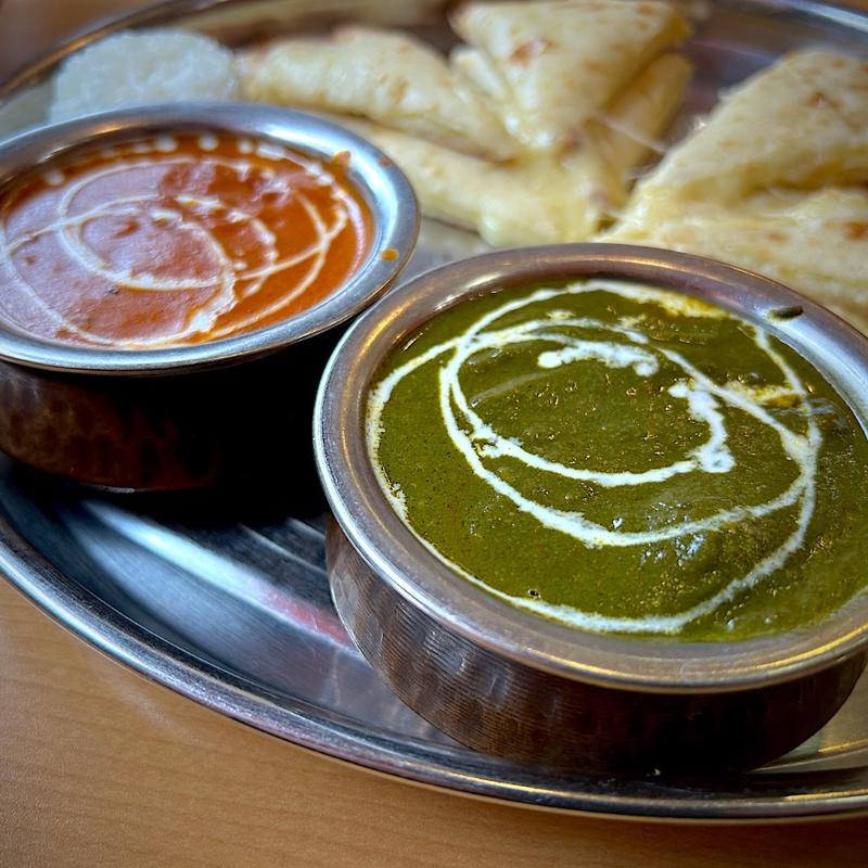 マトンとほうれん草のカレー＆バターチキンカレー(サハラ 喜多見店)