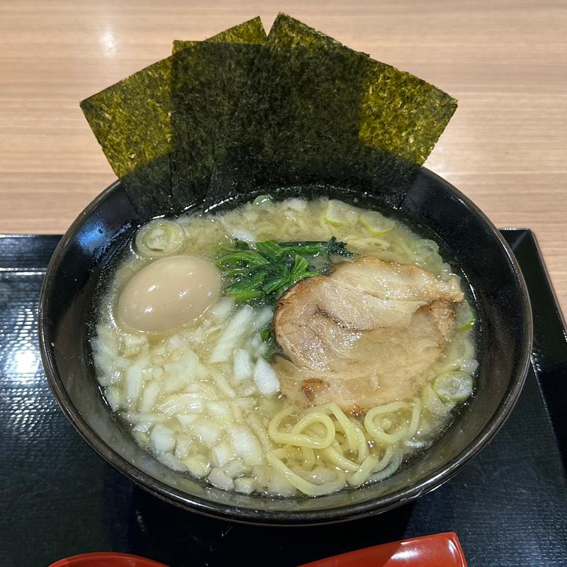 豚骨ラーメン+玉ネギ+味玉(熟成豚骨ラーメンそだし ラザウォーク店)