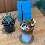 アイスラテとバニラアイスと生cream(5 waters cafe)
