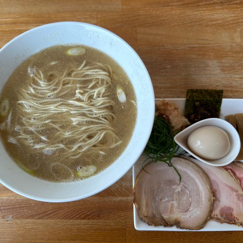 豚煮干しラーメン+特製全部乗せ(湖麺屋 リールカフェ （Reel Cafe）)