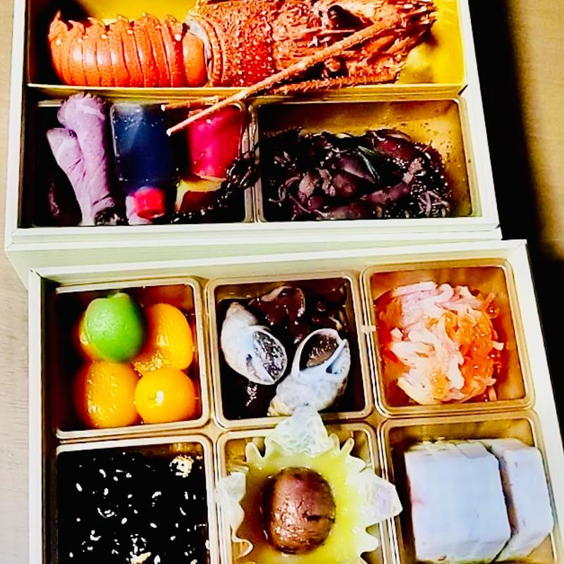 秋田のおせち二段重(湯沢グランドホテル )