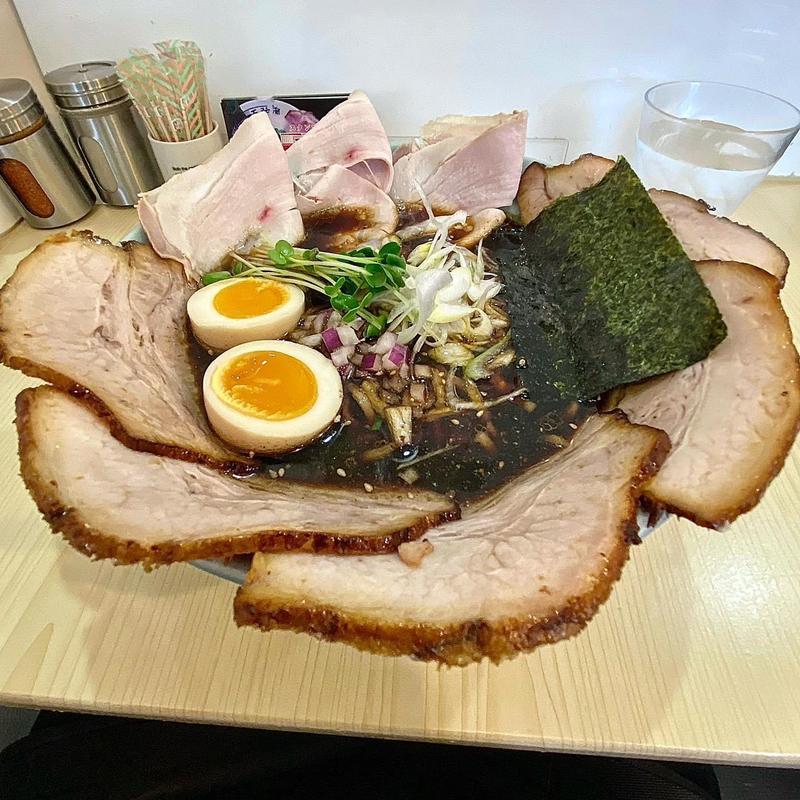 焦がし醤油の魚介中華 チャーシュートッピング(五弦屋)