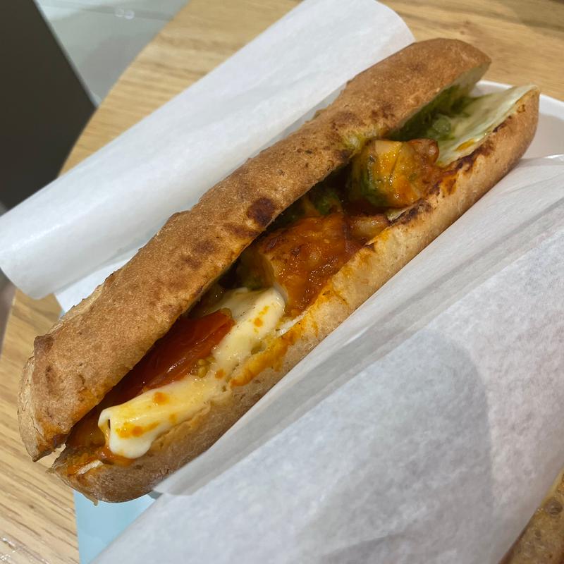 バジルチキン＆トマトモッツァレラ石窯フィローネ(スターバックス・コーヒー ゆめタウン広島店 （STARBUCKS COFFEE）)