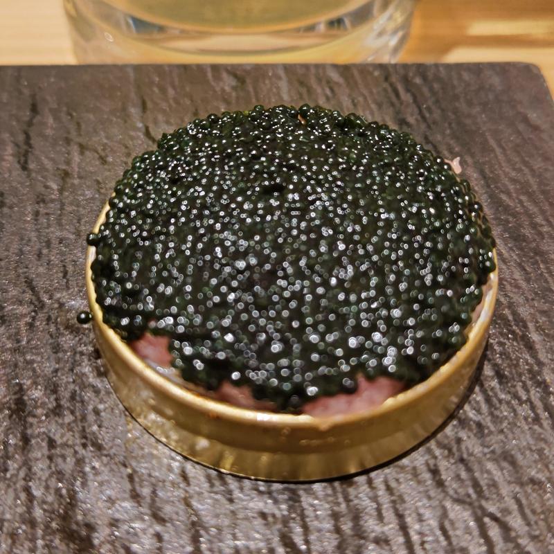 キャビア寿司(鮨・酒・肴 杉玉 モレラ東戸塚店)