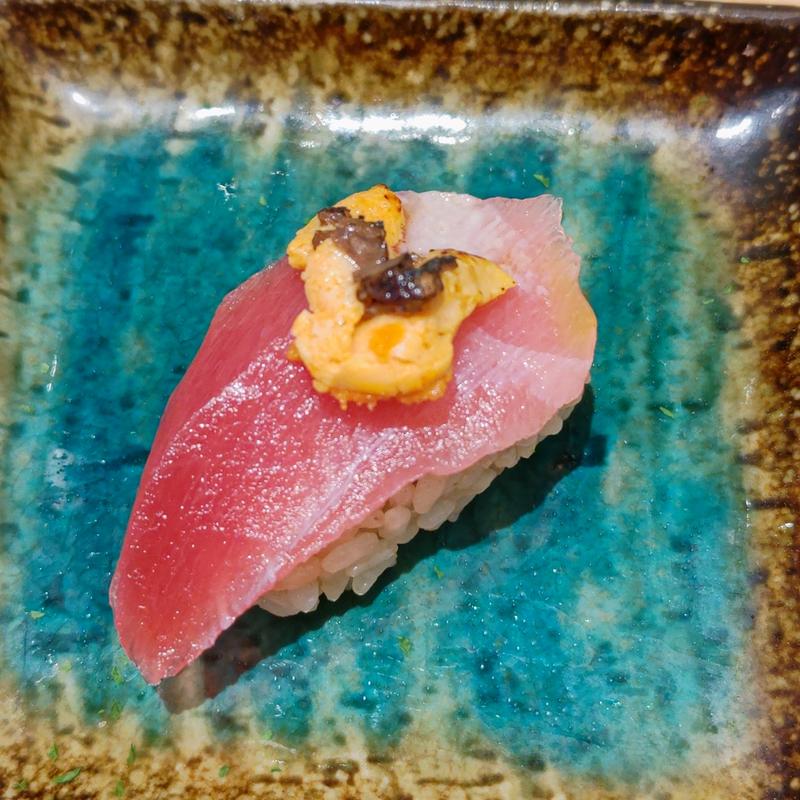 鮪ロッシーニ風(鮨・酒・肴 杉玉 モレラ東戸塚店)