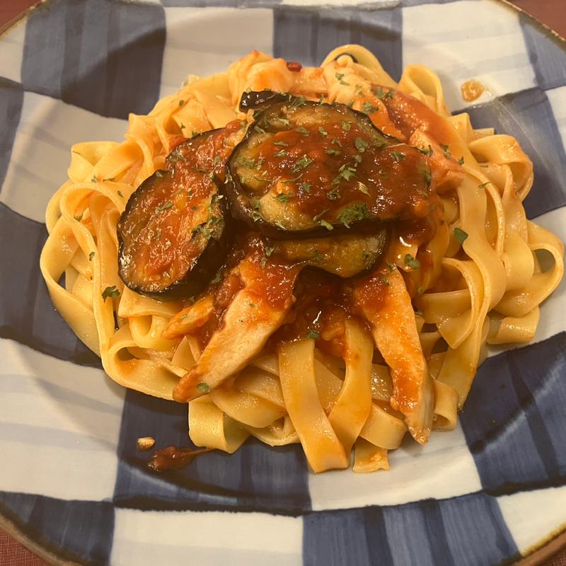 蒸し鶏とグリルベーコン トロトロなすのアラビアータ(鎌倉パスタ 仙台パルコ店)