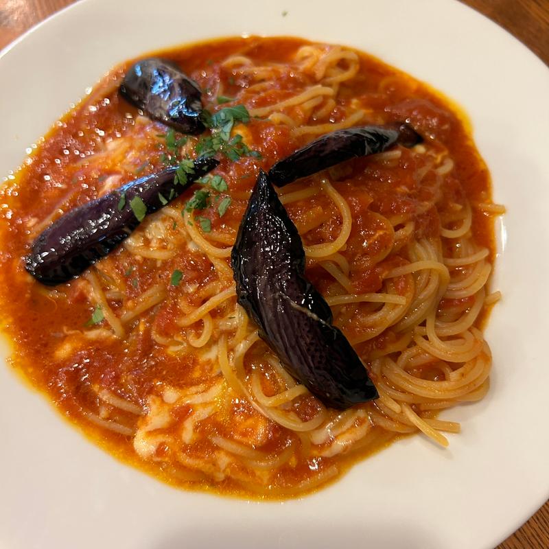 茄子とモッツァレラチーズのトマトソースパスタ(いたり家 門前仲町店)