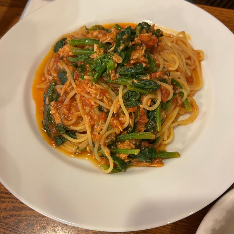 ツナとほうれん草のトマトソースパスタ(いたり家 門前仲町店)