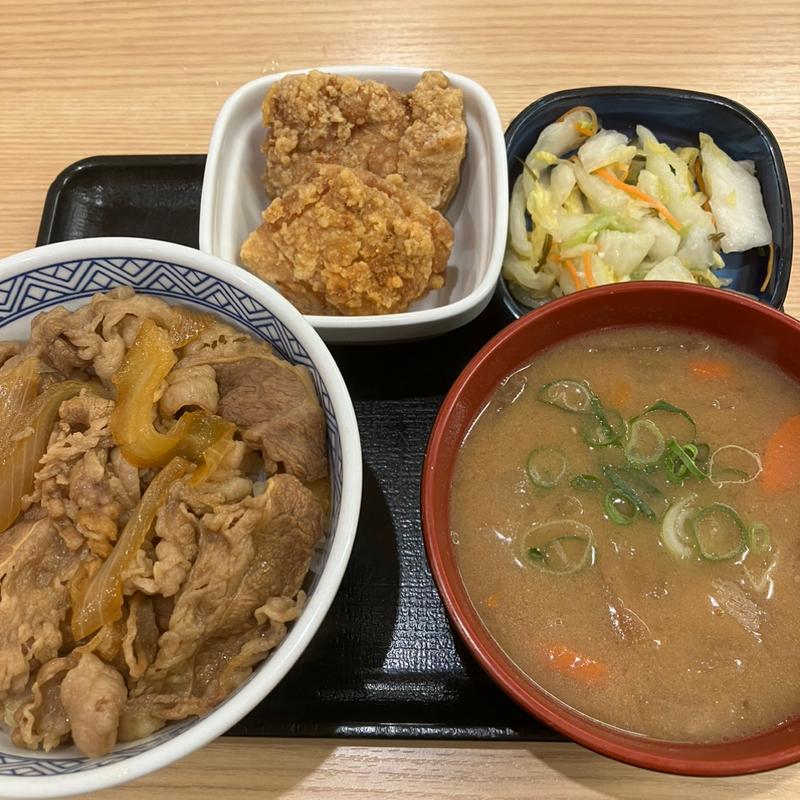 牛丼並&お新香味噌汁セットを豚汁で。唐揚げ2個追加(吉野家 米子市役所前店 )