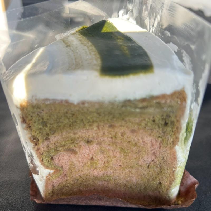 抹茶とあんこのシフォンケーキ(ティコラッテパティスリー香里園)