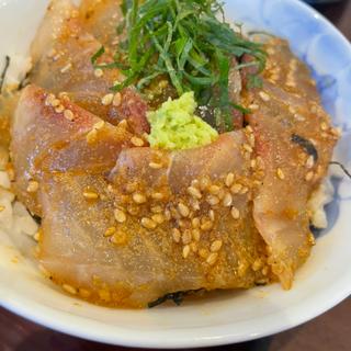 ごま地魚海鮮丼(サトミ （SATOMI）)