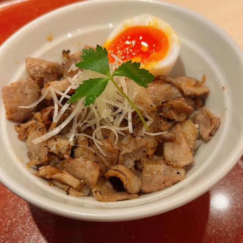 炙りチャーシュー丼(麦と麺助 新梅田中津店)
