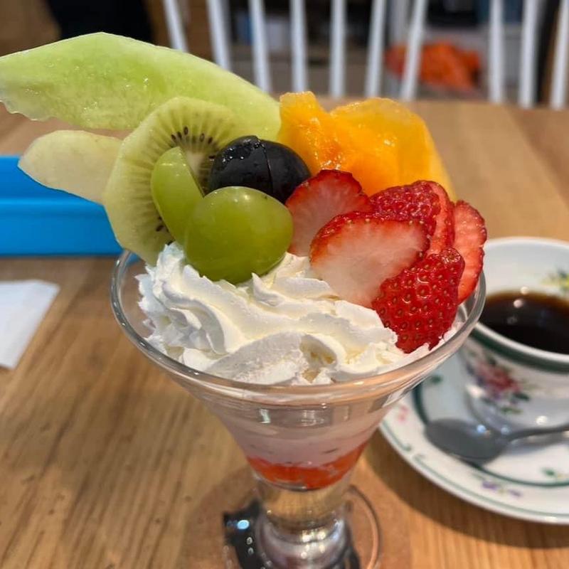 フルーツパフェ(フルーツカフェ うるる&きらら)